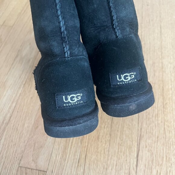 UGG Classic Short Black Sheepskin Boots Women's Size 9 - Picture 6 of 9